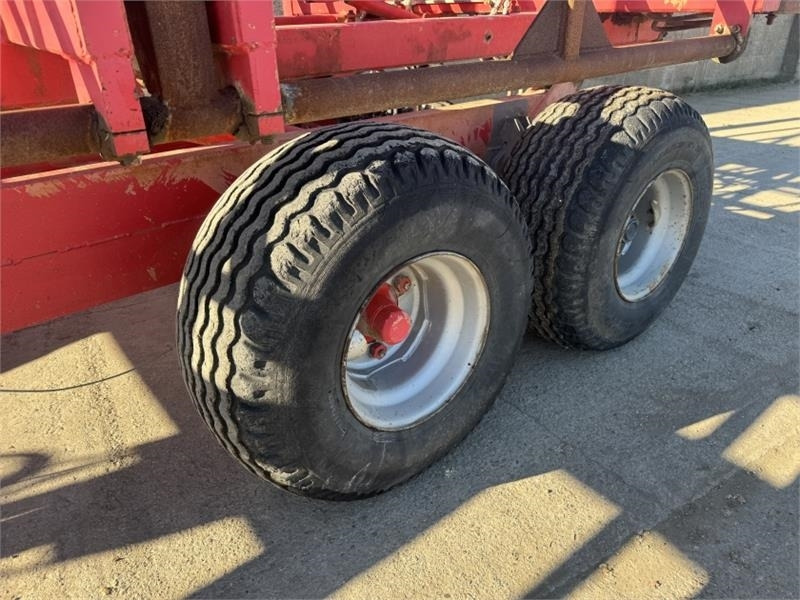 Timik MK 11 Square Bale Chaser/Stacker - Lis na hranaté balíky: obrázek 5 Timik MK 11 Square Bale Chaser/Stacker - Lis na hranaté balíky: obrázek 5