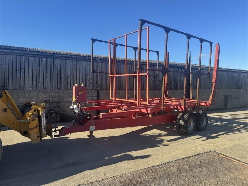 Timik MK 11 Square Bale Chaser/Stacker - Lis na hranaté balíky: obrázek 1 Timik MK 11 Square Bale Chaser/Stacker - Lis na hranaté balíky: obrázek 1