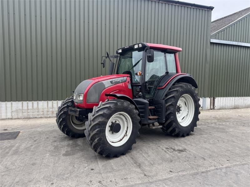 Valtra N121 Tractor - Traktor: obrázek 1 Valtra N121 Tractor - Traktor: obrázek 1