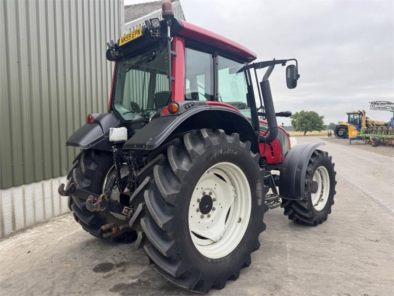 Valtra N121 Tractor - Traktor: obrázek 4 Valtra N121 Tractor - Traktor: obrázek 4