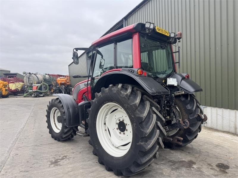 Valtra N121 Tractor - Traktor: obrázek 2 Valtra N121 Tractor - Traktor: obrázek 2