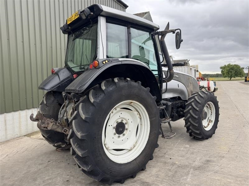 Valtra T 121 - Traktor: obrázek 4 Valtra T 121 - Traktor: obrázek 4