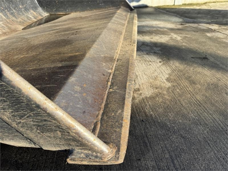 X Form 2 Tonne Grain Bucket - Teleskopický manipulátor: obrázek 5 X Form 2 Tonne Grain Bucket - Teleskopický manipulátor: obrázek 5