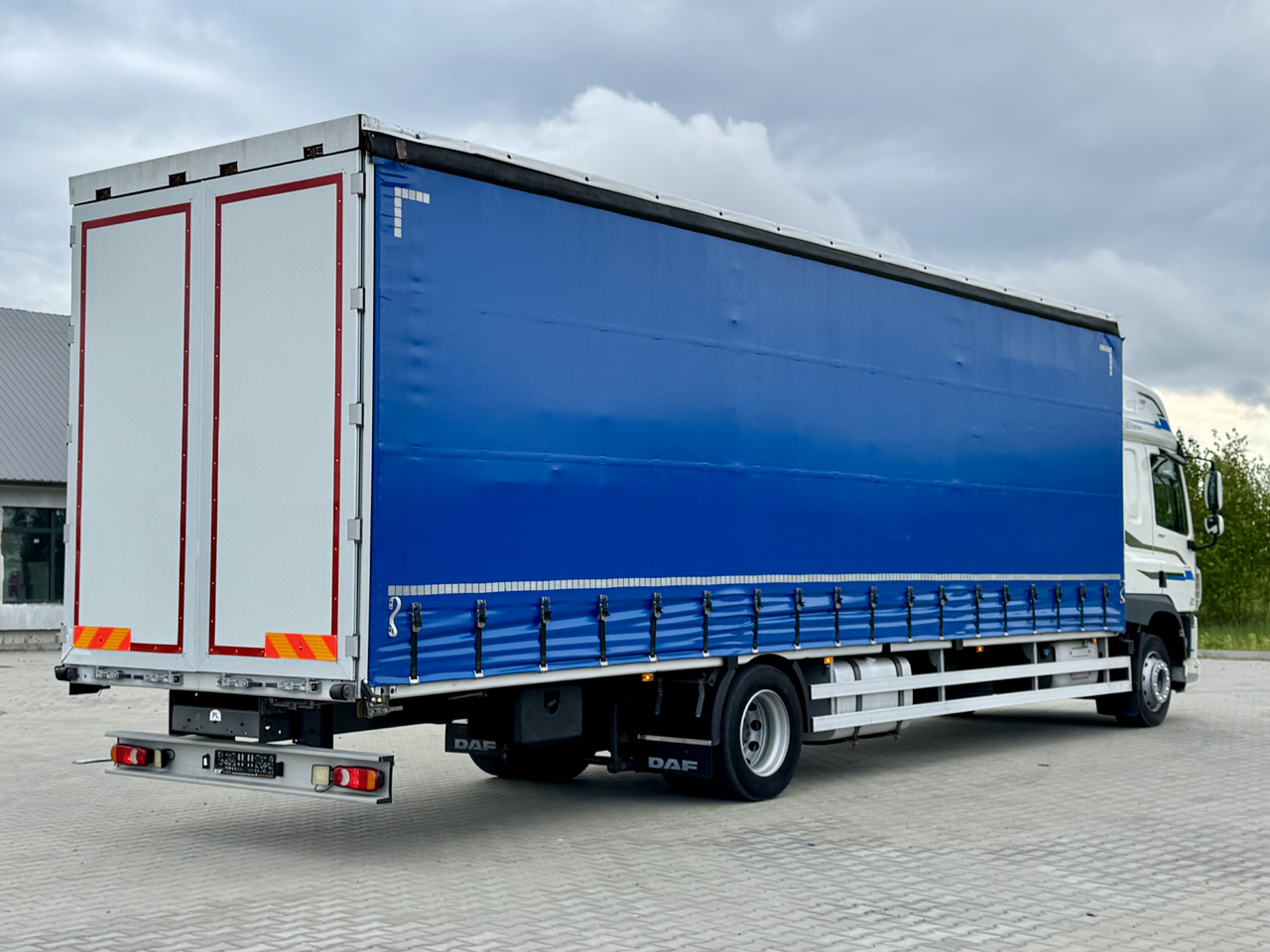 DAF CF 320 / FIRANKA / 24 EUROPALETY / SYPIALKA / AUTOMAT / KLIMA POSTOJOWA / 2017 ROK - Plachtový nákladní auto: obrázek 3 DAF CF 320 / FIRANKA / 24 EUROPALETY / SYPIALKA / AUTOMAT / KLIMA POSTOJOWA / 2017 ROK - Plachtový nákladní auto: obrázek 3