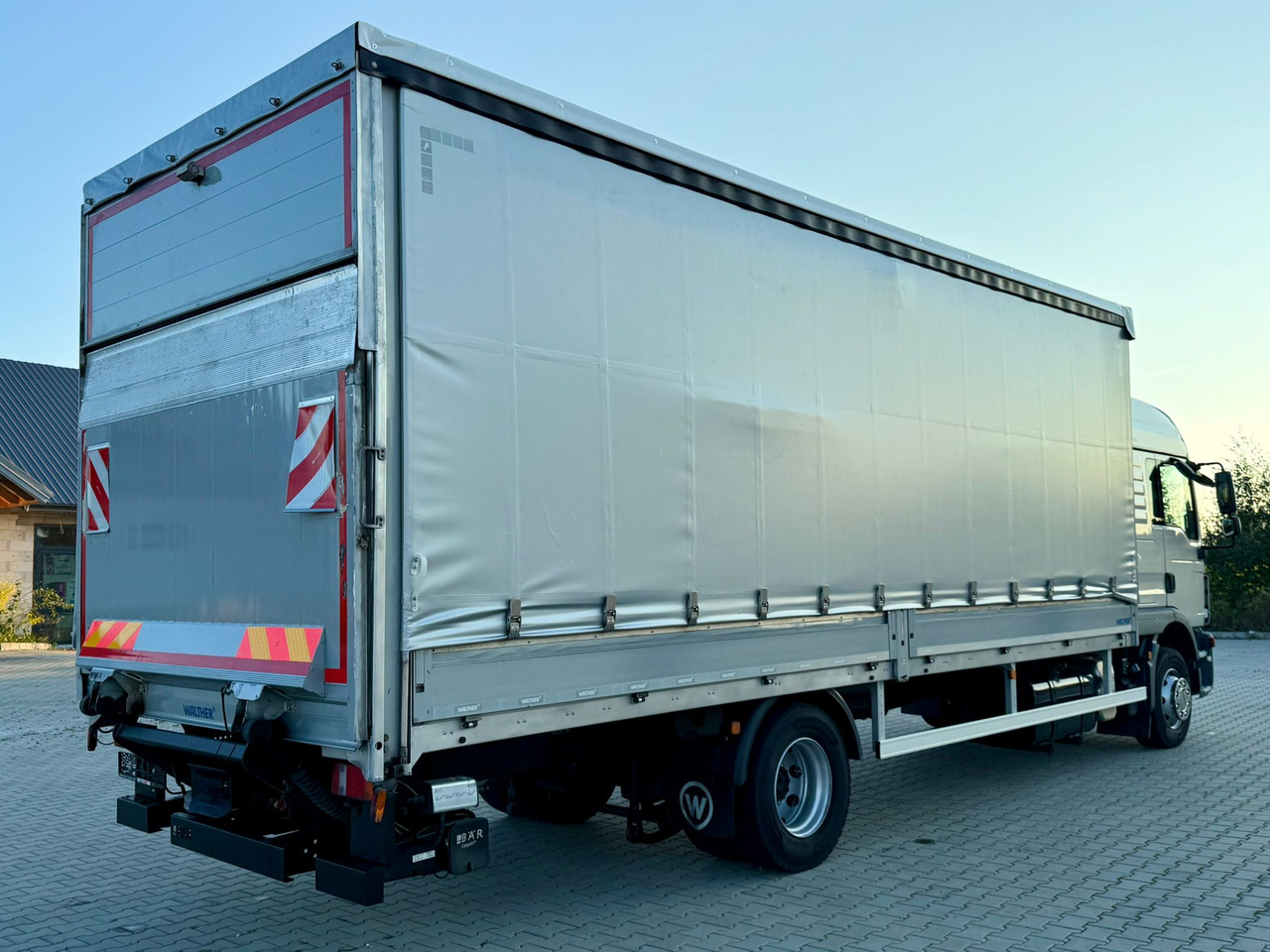 MAN TGM 12.250 / TGL / BURTO - FIRANKA / WINDA / 18 PALET / AUTOMAT - Plachtový nákladní auto: obrázek 3 MAN TGM 12.250 / TGL / BURTO - FIRANKA / WINDA / 18 PALET / AUTOMAT - Plachtový nákladní auto: obrázek 3