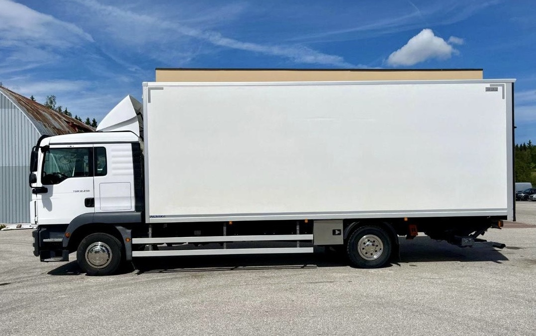 MAN TGM 12.250 / TGL / IZOTERMA / WINDA / 18 EUROPALET / SYPIALKA / AUTOMAT / 2018 ROK - Izotermický nákladní automobil: obrázek 5 MAN TGM 12.250 / TGL / IZOTERMA / WINDA / 18 EUROPALET / SYPIALKA / AUTOMAT / 2018 ROK - Izotermický nákladní automobil: obrázek 5