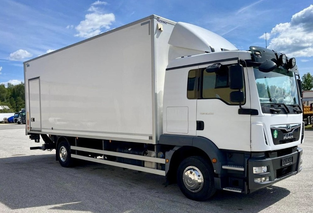 MAN TGM 12.250 / TGL / IZOTERMA / WINDA / 18 EUROPALET / SYPIALKA / AUTOMAT / 2018 ROK - Izotermický nákladní automobil: obrázek 2 MAN TGM 12.250 / TGL / IZOTERMA / WINDA / 18 EUROPALET / SYPIALKA / AUTOMAT / 2018 ROK - Izotermický nákladní automobil: obrázek 2