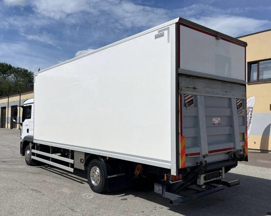 MAN TGM 12.250 / TGL / IZOTERMA / WINDA / 18 EUROPALET / SYPIALKA / AUTOMAT / 2018 ROK - Izotermický nákladní automobil: obrázek 4 MAN TGM 12.250 / TGL / IZOTERMA / WINDA / 18 EUROPALET / SYPIALKA / AUTOMAT / 2018 ROK - Izotermický nákladní automobil: obrázek 4