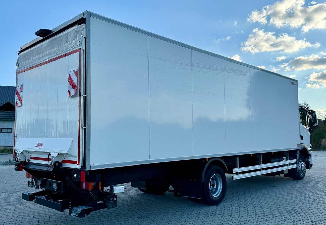 MAN TGM 15.290 / CHŁODNIA / WINDA / 8.3 M DŁUGOŚCI / 20 EUROPALET / THERMO KING / +30/-30 / AUTOMAT / 2021 ROK / SERWISOWANY - Chladírenský nákladní automobil: obrázek 3 MAN TGM 15.290 / CHŁODNIA / WINDA / 8.3 M DŁUGOŚCI / 20 EUROPALET / THERMO KING / +30/-30 / AUTOMAT / 2021 ROK / SERWISOWANY - Chladírenský nákladní automobil: obrázek 3