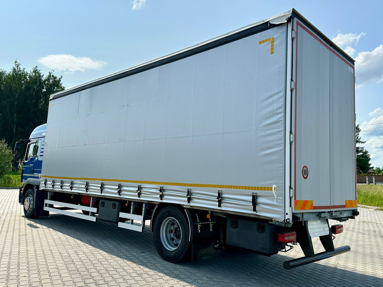 MAN TGM 18.320 / FIRANKA / 20 EUROPALET / 8.3 M DŁUGOŚCI / AUTOMAT / SYPIALKA / 2018 ROK / 9 809 KG ŁADOWNOŚCI - Plachtový nákladní auto: obrázek 3 MAN TGM 18.320 / FIRANKA / 20 EUROPALET / 8.3 M DŁUGOŚCI / AUTOMAT / SYPIALKA / 2018 ROK / 9 809 KG ŁADOWNOŚCI - Plachtový nákladní auto: obrázek 3