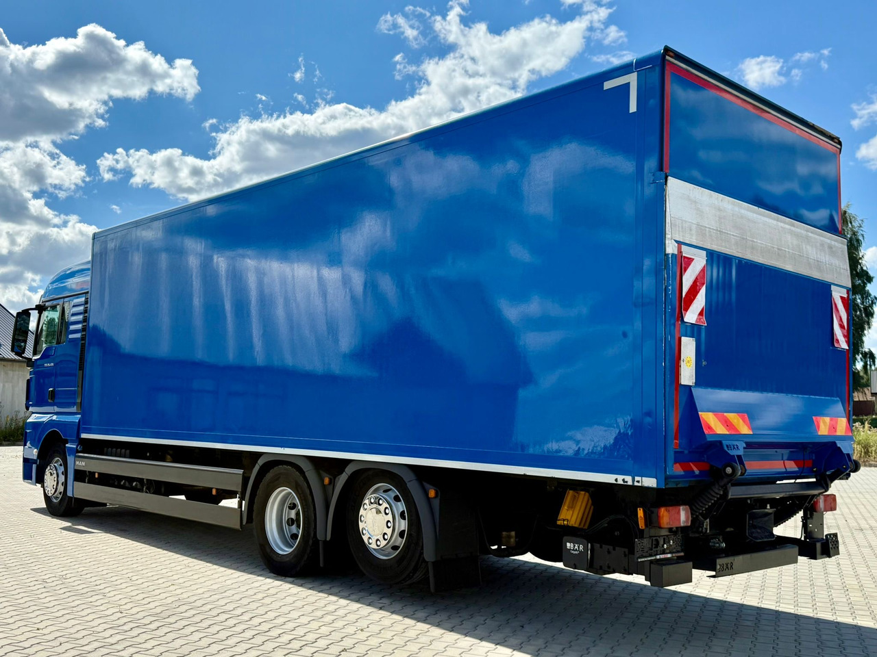 MAN TGX 26.420 / KONTENER / WINDA / 8.5 M DŁUGOŚCI / 21 EUROPALET / 6x2 / 3 OŚ PODNOSZONA I SKRĘTNA / ŁADOWNOŚĆ 14 415 KG / 2018 ROK / Z NIEMIEC - Skříňový nákladní auto: obrázek 5 MAN TGX 26.420 / KONTENER / WINDA / 8.5 M DŁUGOŚCI / 21 EUROPALET / 6x2 / 3 OŚ PODNOSZONA I SKRĘTNA / ŁADOWNOŚĆ 14 415 KG / 2018 ROK / Z NIEMIEC - Skříňový nákladní auto: obrázek 5