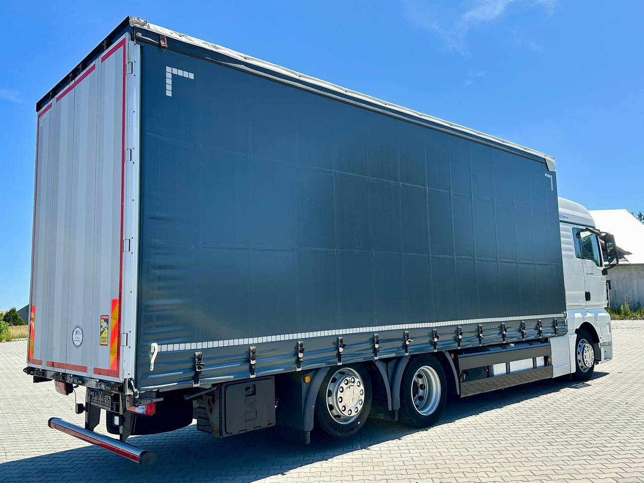 MAN TGX 26.460 / FIRANKA / 19 EUROPALET / 7.75 M / 6X2 / OŚ PODNOSZONA / AU - Plachtový nákladní auto: obrázek 3 MAN TGX 26.460 / FIRANKA / 19 EUROPALET / 7.75 M / 6X2 / OŚ PODNOSZONA / AU - Plachtový nákladní auto: obrázek 3