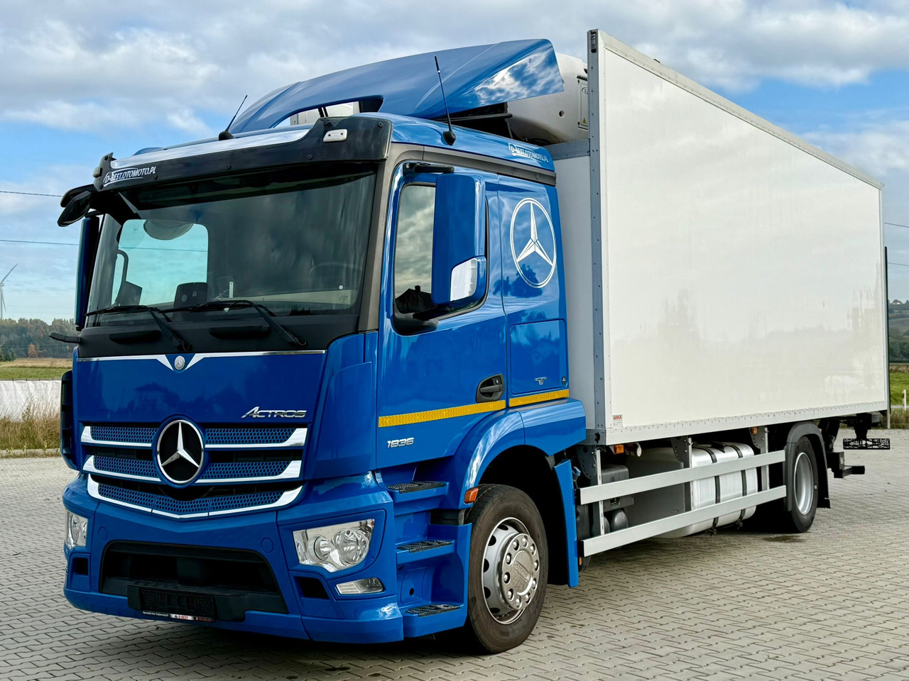 MERCEDES-BENZ ACTROS 1836 / CHŁODNIA / WINDA / 18 PALET / SILNIK 10677 cm3 / CARRIER / SYPIALKA / AUTOMAT / 2018 ROK - Chladírenský nákladní automobil: obrázek 2 MERCEDES-BENZ ACTROS 1836 / CHŁODNIA / WINDA / 18 PALET / SILNIK 10677 cm3 / CARRIER / SYPIALKA / AUTOMAT / 2018 ROK - Chladírenský nákladní automobil: obrázek 2