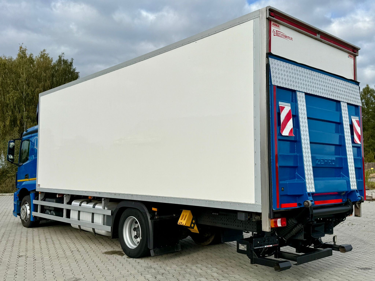 MERCEDES-BENZ ACTROS 1836 / CHŁODNIA / WINDA / 18 PALET / SILNIK 10677 cm3 / CARRIER / SYPIALKA / AUTOMAT / 2018 ROK - Chladírenský nákladní automobil: obrázek 4 MERCEDES-BENZ ACTROS 1836 / CHŁODNIA / WINDA / 18 PALET / SILNIK 10677 cm3 / CARRIER / SYPIALKA / AUTOMAT / 2018 ROK - Chladírenský nákladní automobil: obrázek 4