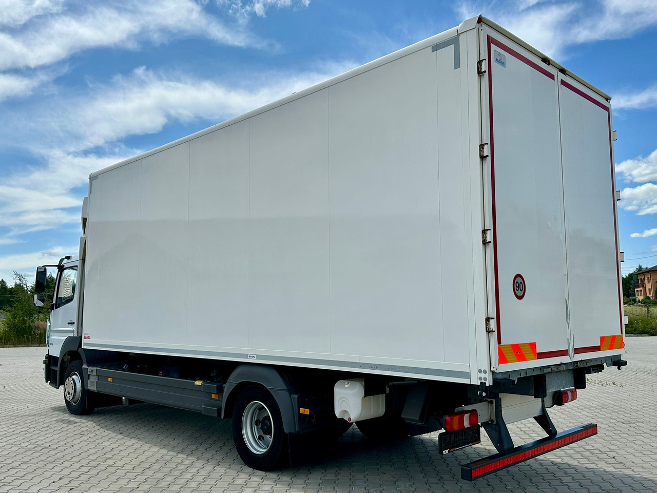 MERCEDES-BENZ ATEGO / 1221 / IZOTERMA / KONTENER / AUTOMAT / 230 TYS KM / 17 EUROPALET / 6.8 M DŁUGOŚCI / 2019 ROK - Izotermický nákladní automobil: obrázek 4 MERCEDES-BENZ ATEGO / 1221 / IZOTERMA / KONTENER / AUTOMAT / 230 TYS KM / 17 EUROPALET / 6.8 M DŁUGOŚCI / 2019 ROK - Izotermický nákladní automobil: obrázek 4