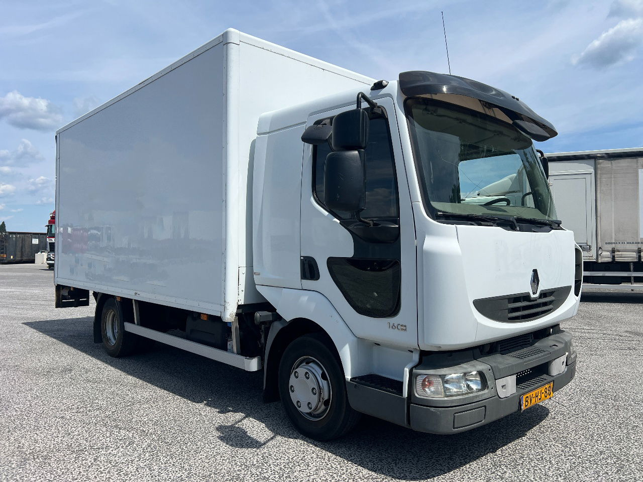 Renault Midliner 160 Manual - Skříňový nákladní auto: obrázek 2 Renault Midliner 160 Manual - Skříňový nákladní auto: obrázek 2