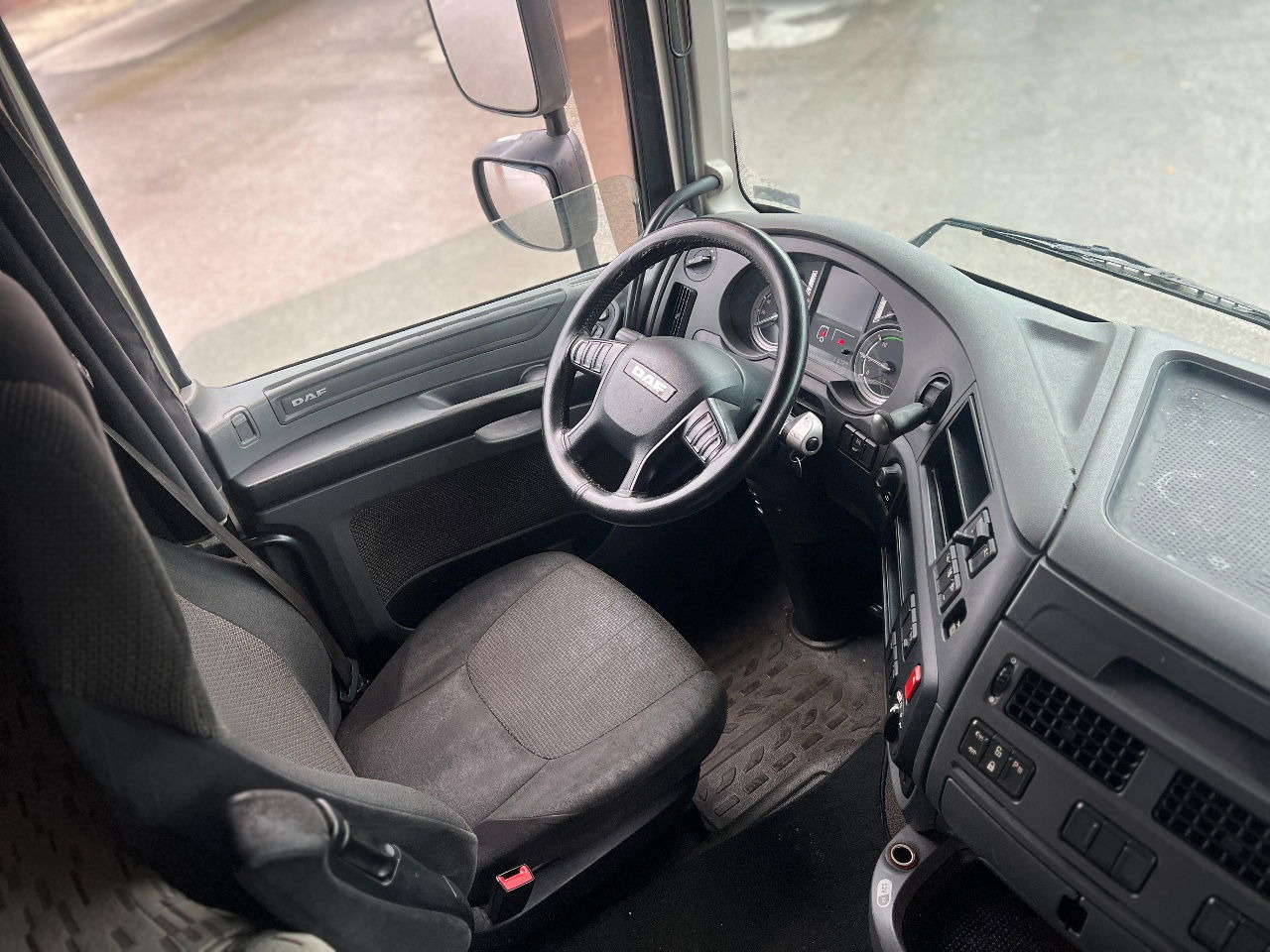 Tahač DAF XF 460 SSC, Retarder, Full spoiler: obrázek 11 Tahač DAF XF 460 SSC, Retarder, Full spoiler: obrázek 11