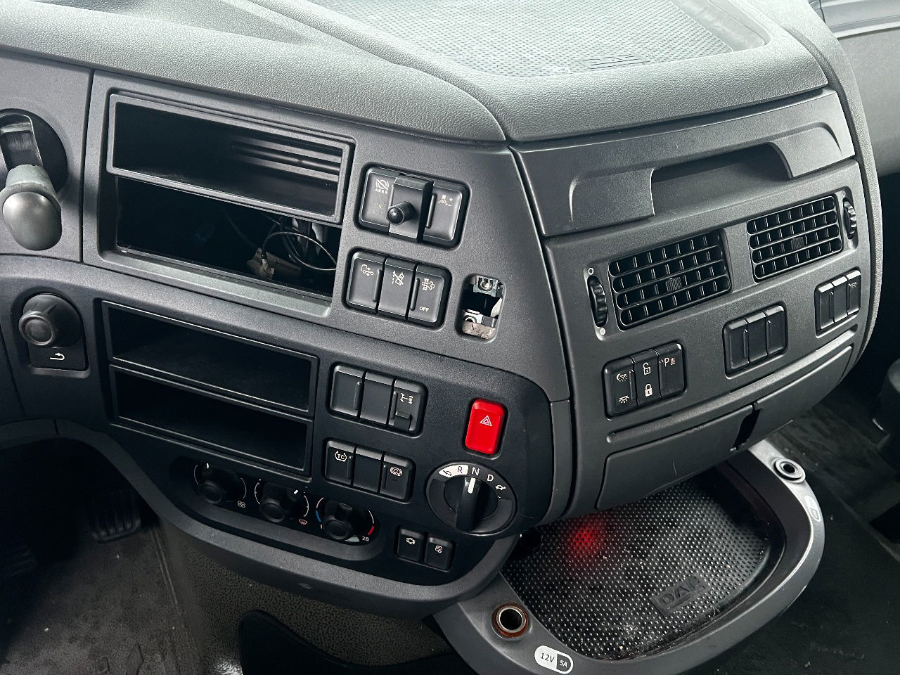 Tahač DAF XF 460 SSC, Retarder, Full spoiler: obrázek 12 Tahač DAF XF 460 SSC, Retarder, Full spoiler: obrázek 12