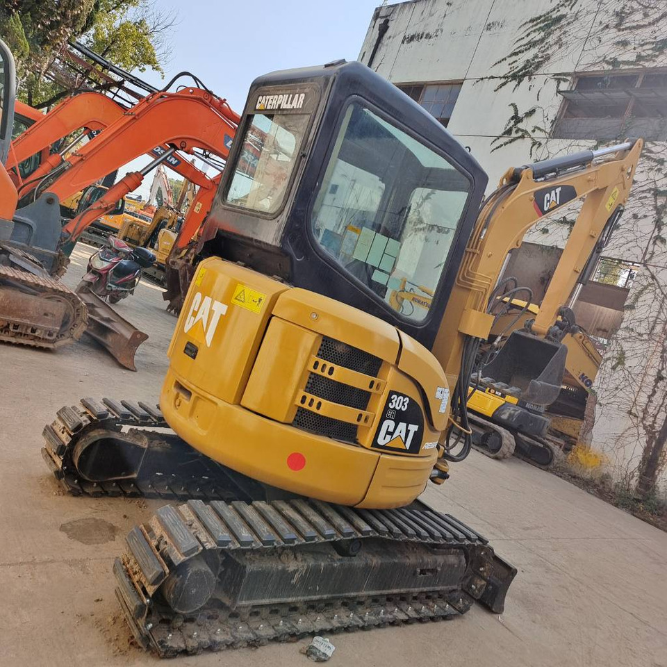 CAT 303 CR - Mini rýpadlo: obrázek 1 CAT 303 CR - Mini rýpadlo: obrázek 1