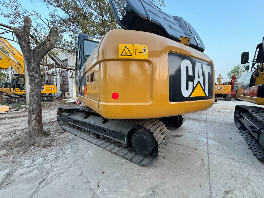 Pásové rýpadlo CAT 320D2L: obrázek 7
