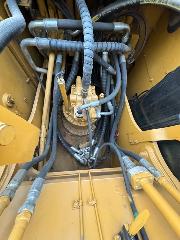 Pásové rýpadlo CAT 320D2L: obrázek 11