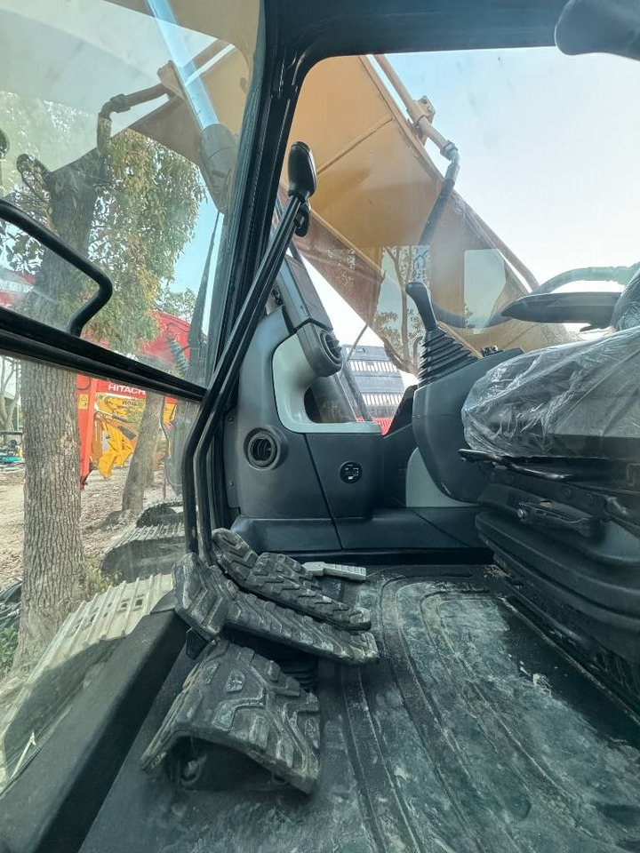 Pásové rýpadlo CAT 320D2L: obrázek 6