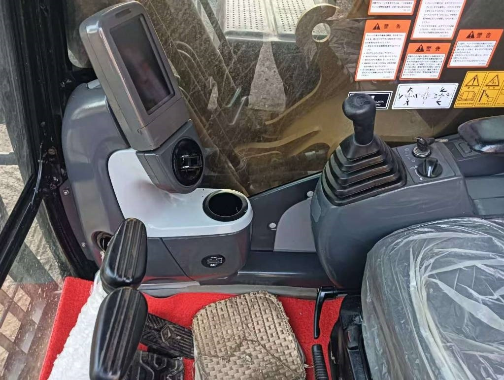 Pásové rýpadlo CAT 324 D2L: obrázek 7 Pásové rýpadlo CAT 324 D2L: obrázek 7