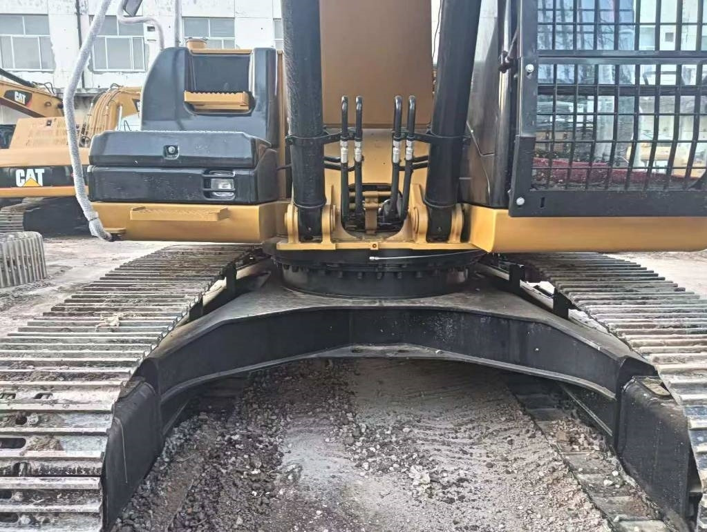 Pásové rýpadlo CAT 324 D2L: obrázek 8 Pásové rýpadlo CAT 324 D2L: obrázek 8