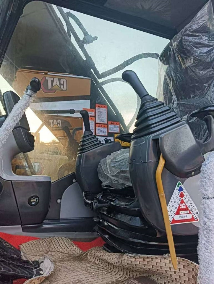 CAT 324 D2L - Pásové rýpadlo: obrázek 3 CAT 324 D2L - Pásové rýpadlo: obrázek 3