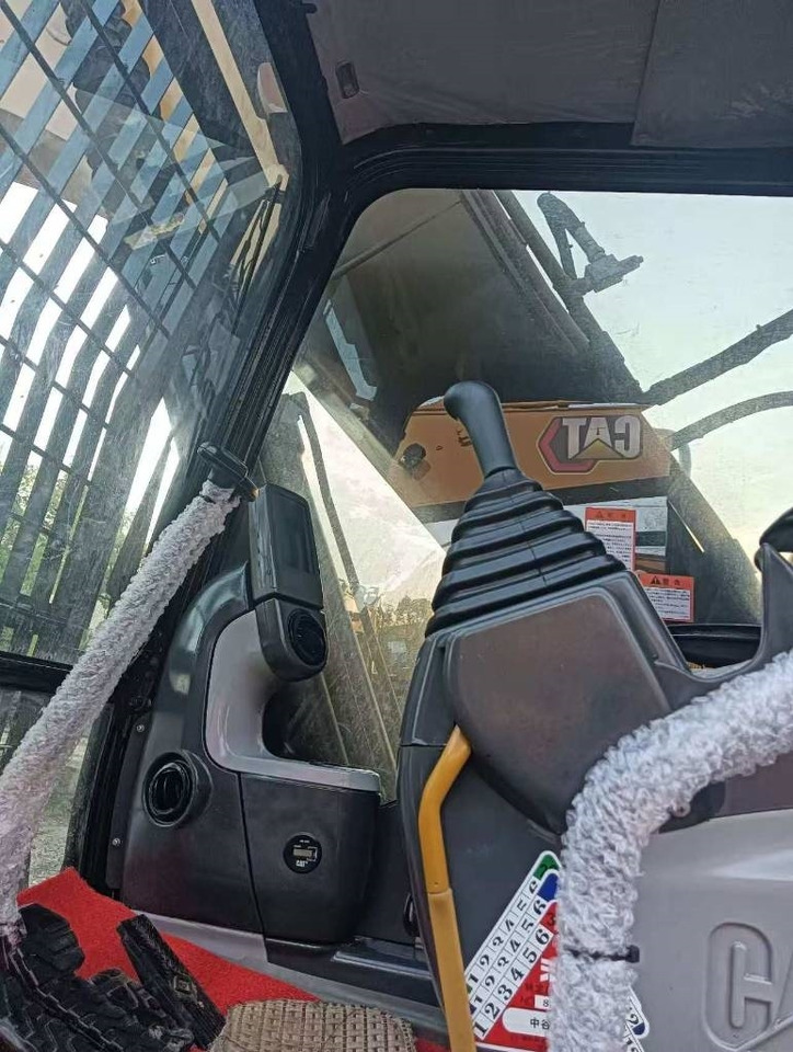 Pásové rýpadlo CAT 324 D2L: obrázek 11 Pásové rýpadlo CAT 324 D2L: obrázek 11