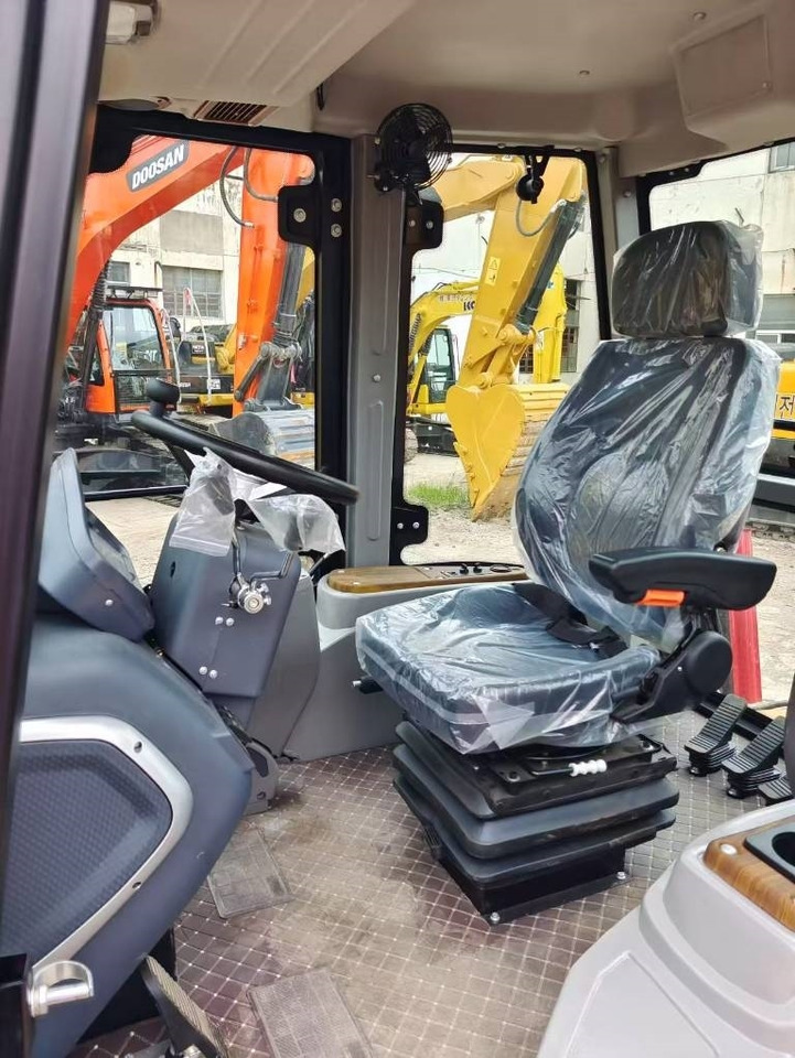 CAT 420 F - Rýpadlo-nakladač: obrázek 2 CAT 420 F - Rýpadlo-nakladač: obrázek 2