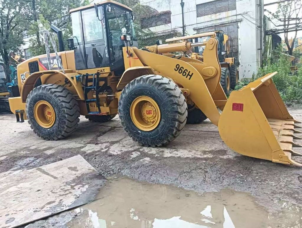 Kolový nakladač CAT 966 H: obrázek 12