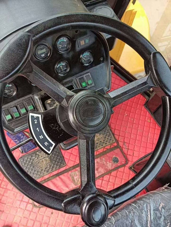 Kolový nakladač CAT 966 H: obrázek 10