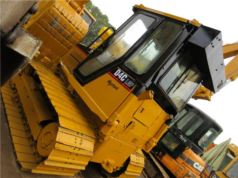 CAT D 4 C - Buldozer: obrázek 2 CAT D 4 C - Buldozer: obrázek 2