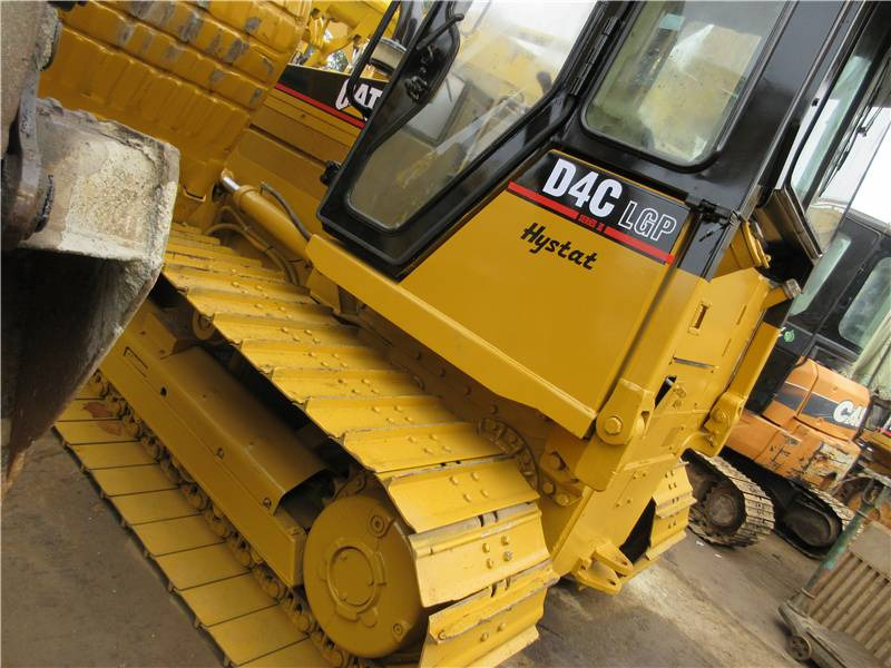 CAT D 4 C - Buldozer: obrázek 1 CAT D 4 C - Buldozer: obrázek 1