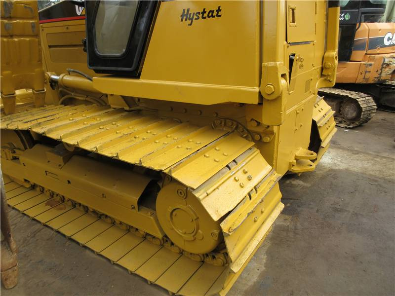 CAT D 4 C - Buldozer: obrázek 3 CAT D 4 C - Buldozer: obrázek 3