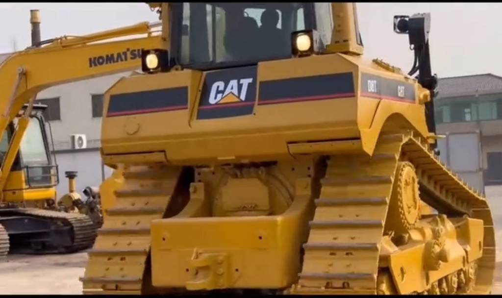 CAT D 8 T - Buldozer: obrázek 3 CAT D 8 T - Buldozer: obrázek 3