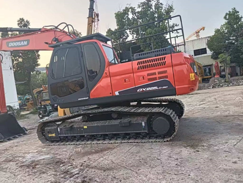 Doosan DX 225 LC-9C - Pásové rýpadlo: obrázek 3 Doosan DX 225 LC-9C - Pásové rýpadlo: obrázek 3