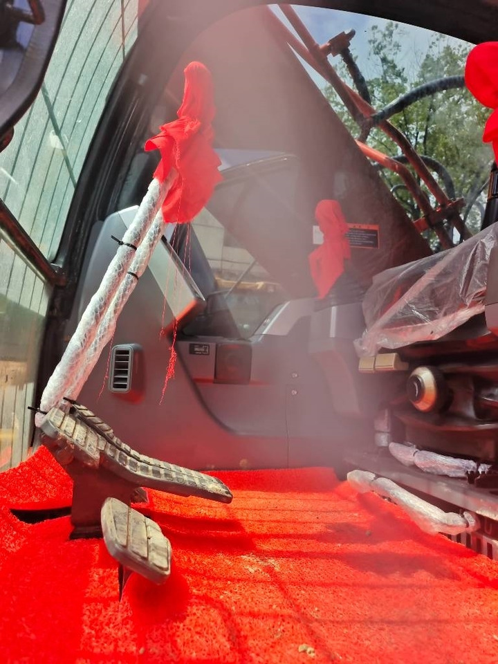 Pásové rýpadlo Doosan DX 300LC-9C: obrázek 12 Pásové rýpadlo Doosan DX 300LC-9C: obrázek 12