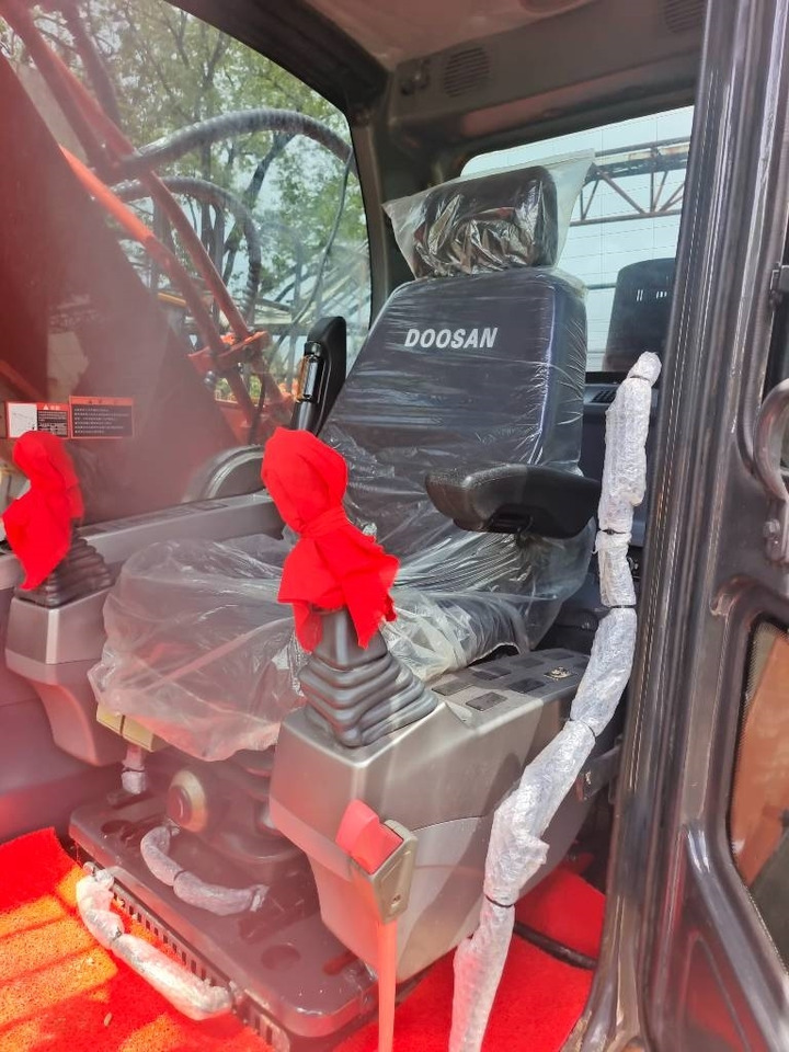 Pásové rýpadlo Doosan DX 300LC-9C: obrázek 17 Pásové rýpadlo Doosan DX 300LC-9C: obrázek 17