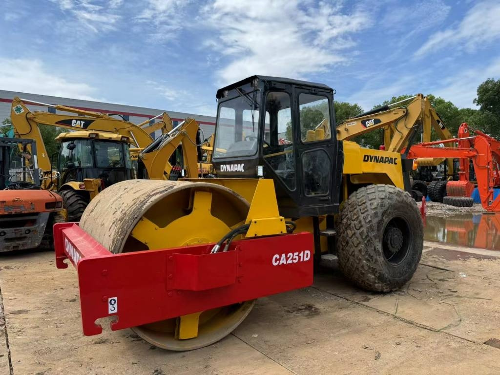 Dynapac CA 251D - Kompaktor: obrázek 1 Dynapac CA 251D - Kompaktor: obrázek 1