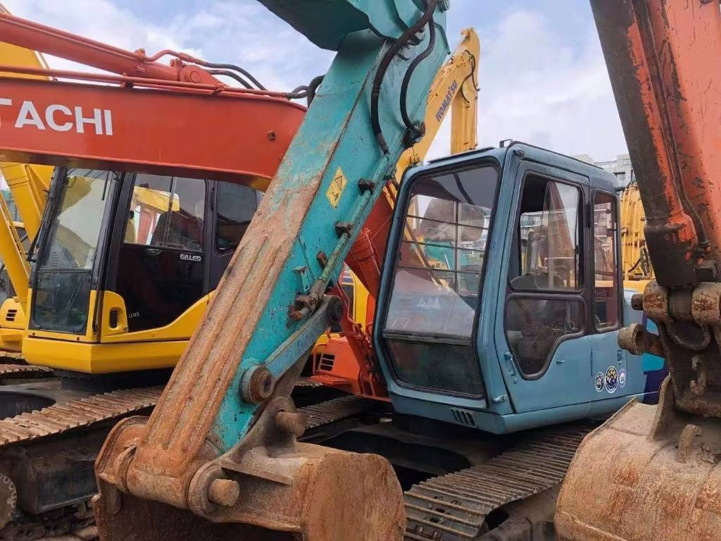 Hitachi EX 120-3 - Pásové rýpadlo: obrázek 3 Hitachi EX 120-3 - Pásové rýpadlo: obrázek 3