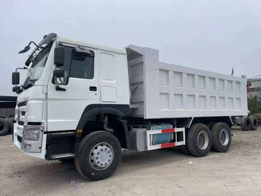 Howo 371 - Sklápěcí přívěs: obrázek 1 Howo 371 - Sklápěcí přívěs: obrázek 1