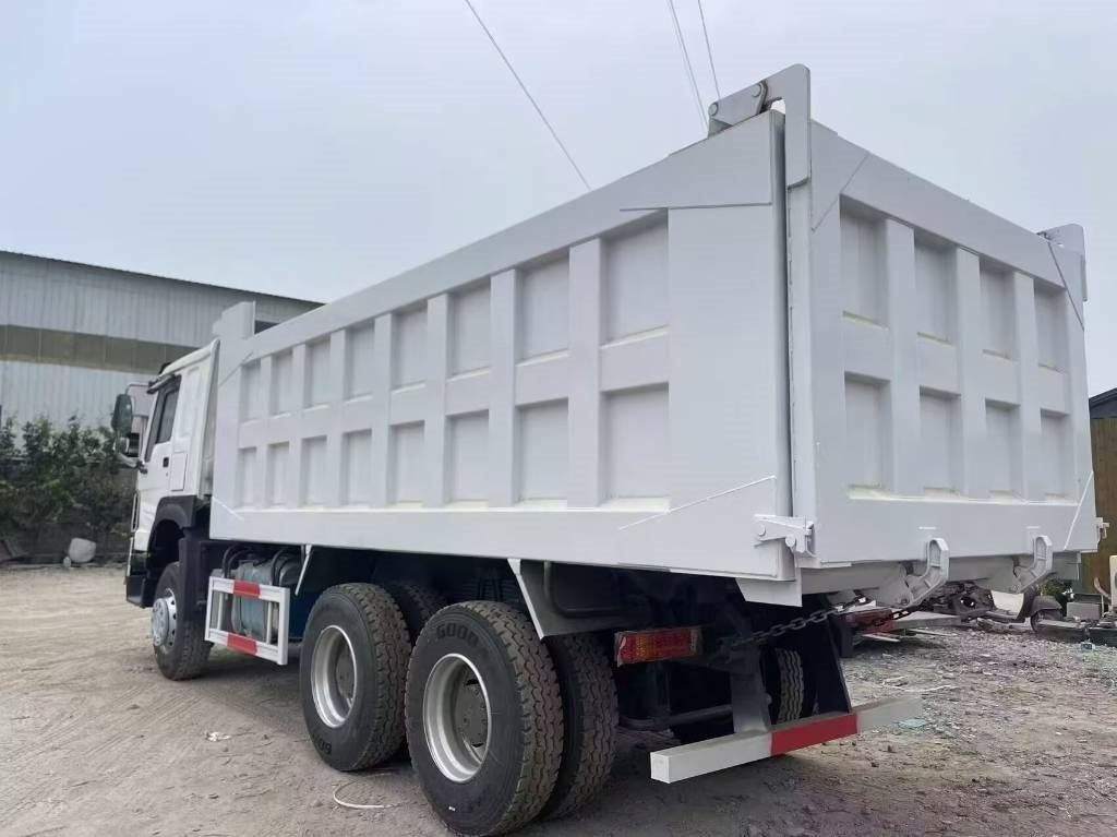 Howo 371 - Pásové rýpadlo: obrázek 4 Howo 371 - Pásové rýpadlo: obrázek 4