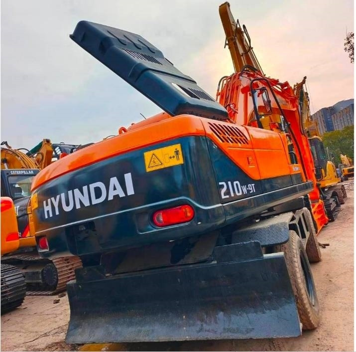 Hyundai 210 W-9 - Kolesové rýpadlo: obrázek 2 Hyundai 210 W-9 - Kolesové rýpadlo: obrázek 2