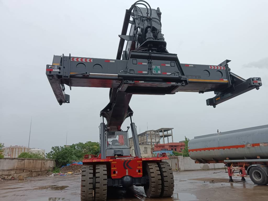 Kalmar DRF 450 - Reach stacker: obrázek 4 Kalmar DRF 450 - Reach stacker: obrázek 4