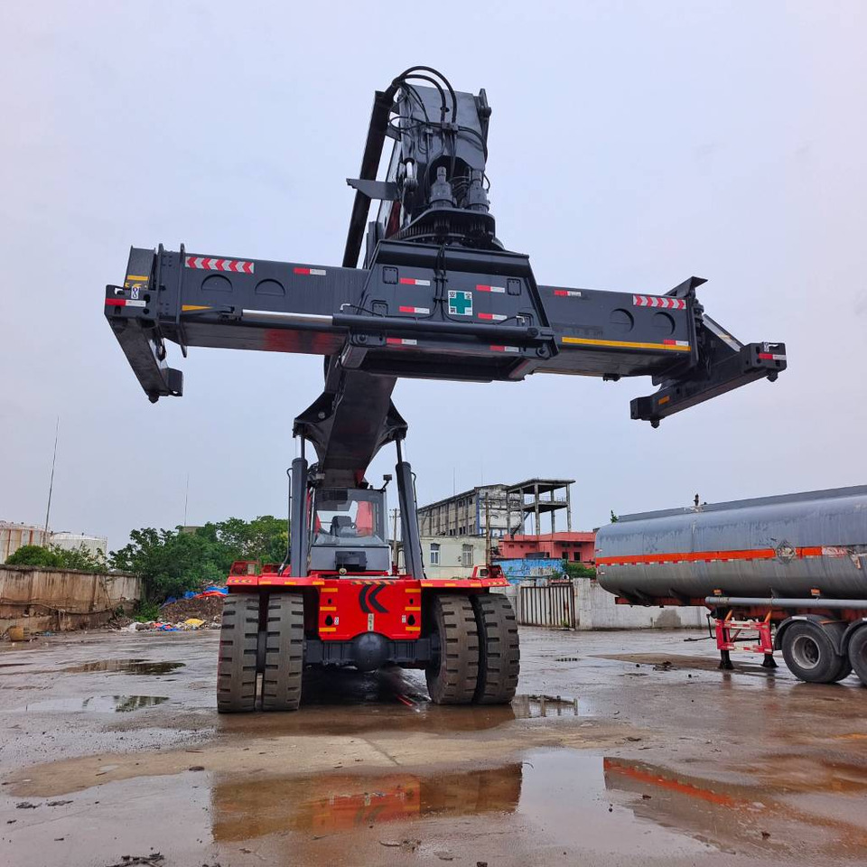 Kalmar DRF 450 - Reach stacker: obrázek 2 Kalmar DRF 450 - Reach stacker: obrázek 2
