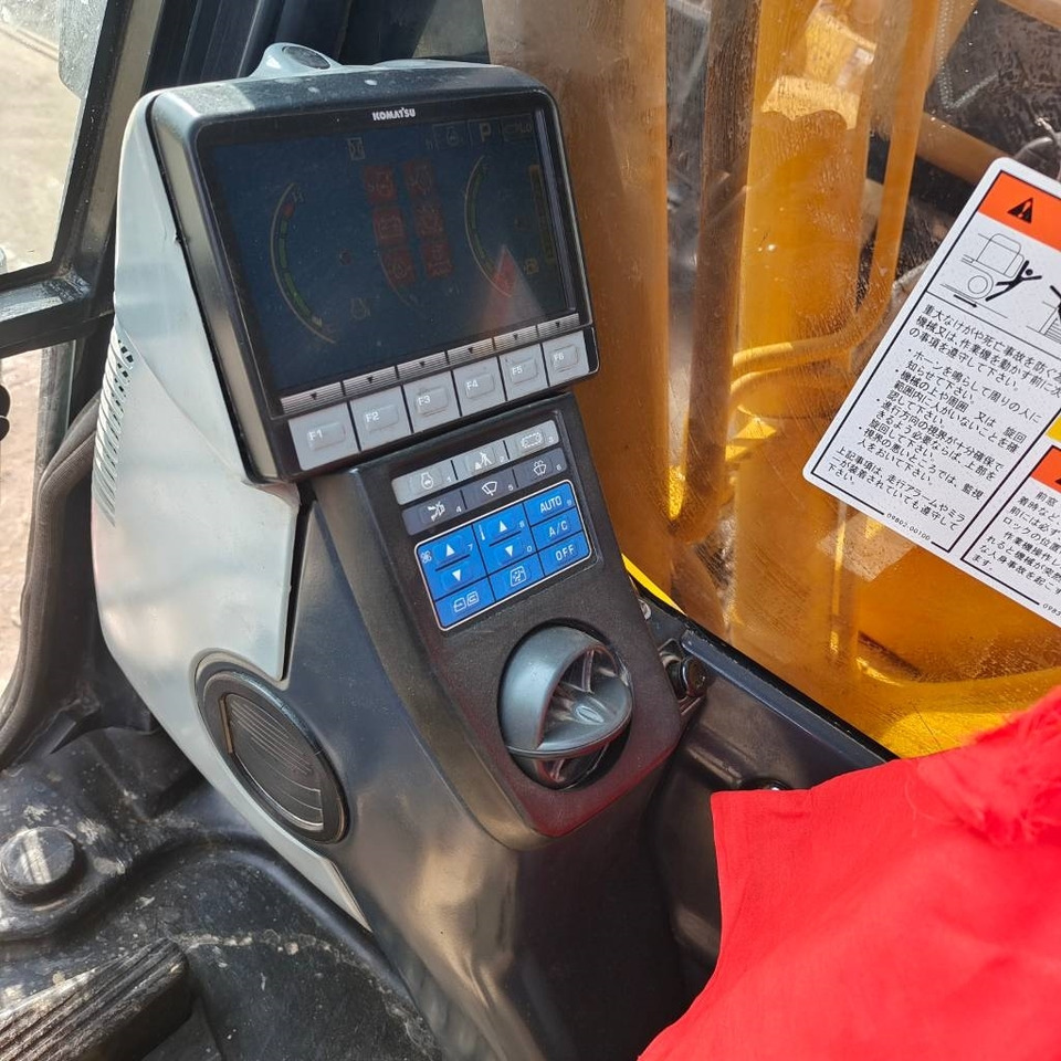 Pásové rýpadlo Komatsu PC 200-8: obrázek 10