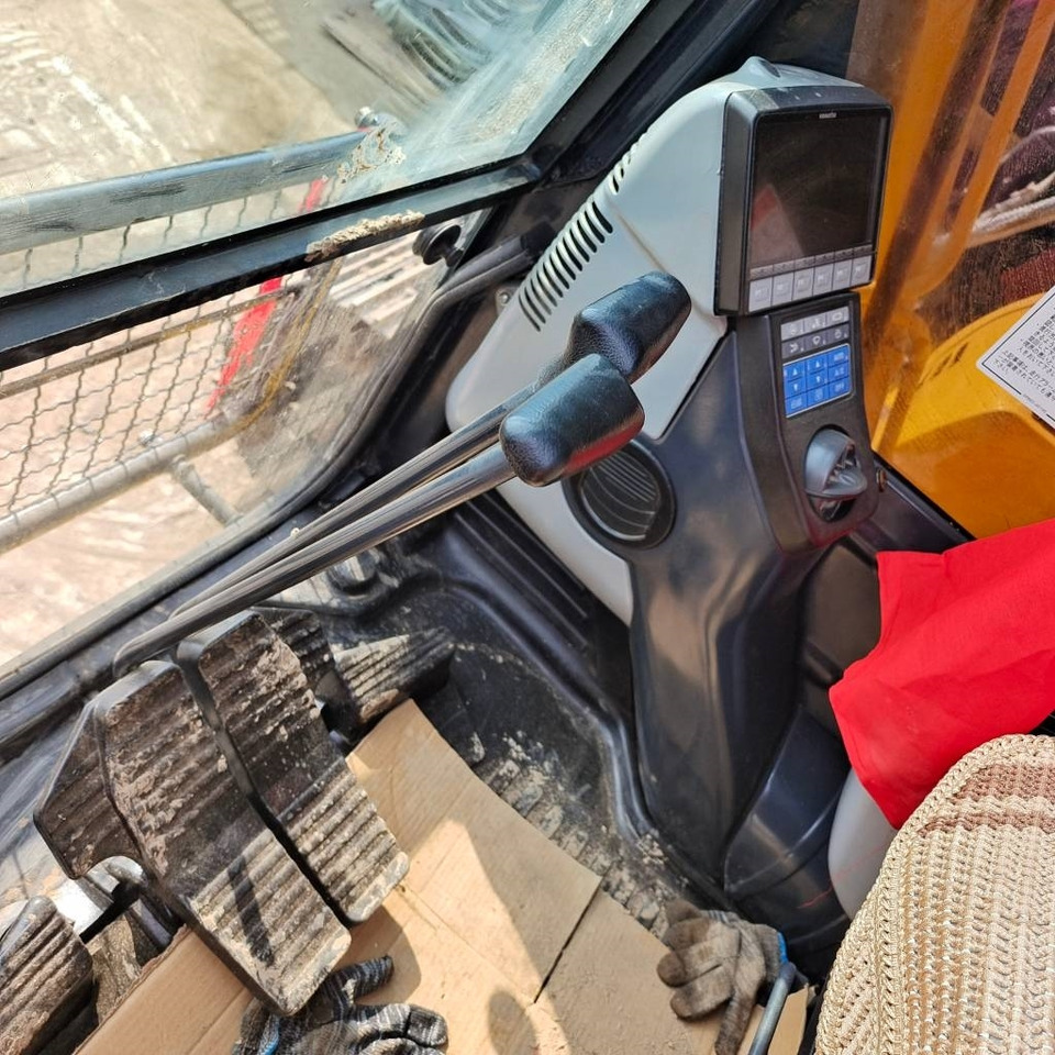 Pásové rýpadlo Komatsu PC 200-8: obrázek 9