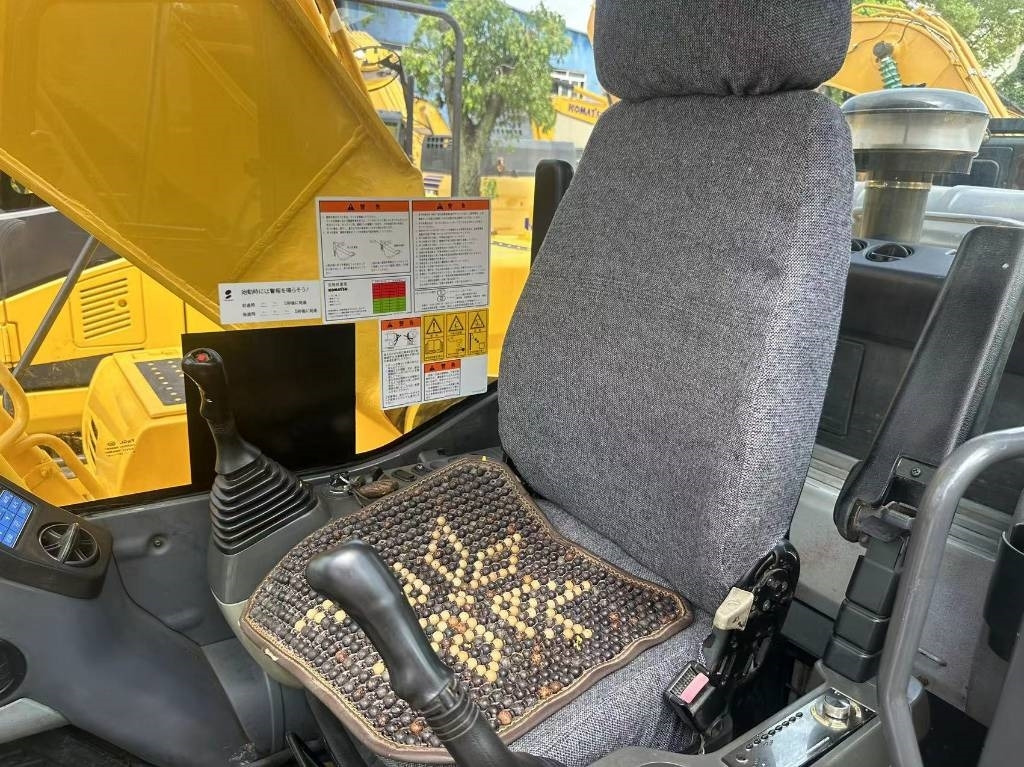 Komatsu PC 220-8 - Pásové rýpadlo: obrázek 3 Komatsu PC 220-8 - Pásové rýpadlo: obrázek 3